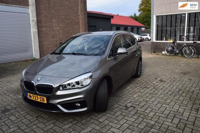 Grijs Gebruikt 2017 BMW 225 Executive Stationwagen | € 21.299 (Duur) - Afbeelding 1/4