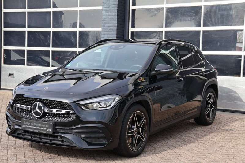 Zwart Gebruikt 2020 Mercedes GLA200 AMG line SUV | € 34.950 (Eerlijke prijs) - Afbeelding 1/4