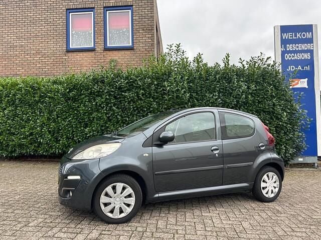 Grijs Gebruikt 2012 Peugeot 107 Active Hatchback | € 1.950 (Goede deal) - Afbeelding 1/4