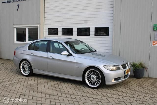 Grijs Occasion 2005 BMW 330 M Sport Sedan | € 6.500 (Goede deal) - Afbeelding 1/4