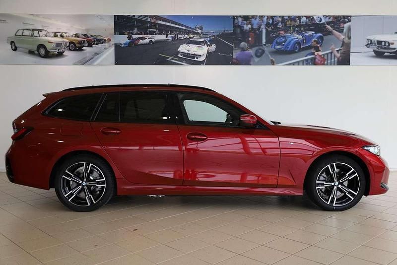 Occasion BMW 330e Comfort Edition 292 PK (214 kW) 2025 Rood Stationwagen