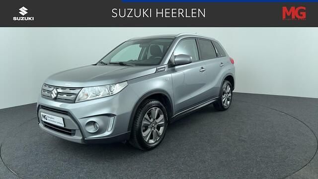 Grijs, metallic lak Occasion 2016 Suzuki Vitara Exclusive SUV | € 15.245 (Eerlijke prijs) - Afbeelding 1/4