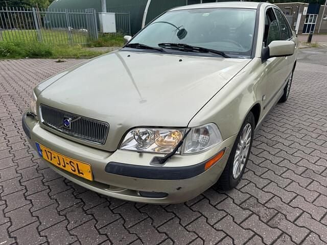 Beige Gebruikt 2002 Volvo S40 Sedan | € 1.250 (Goede deal) - Afbeelding 1/4