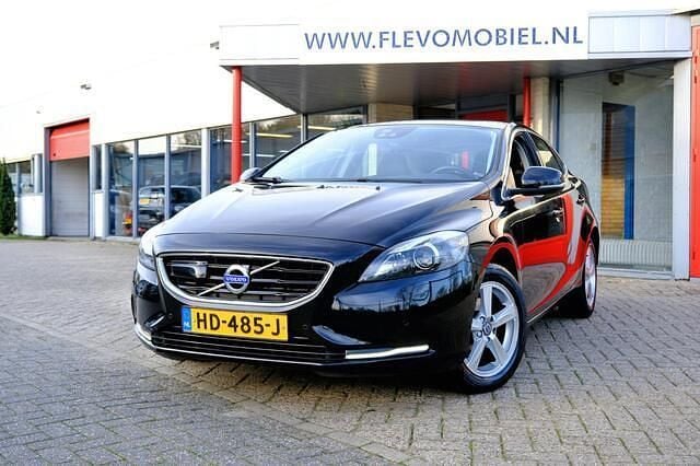 Zwart Gebruikt 2015 Volvo V40 Business Edition Hatchback | € 9.950 (Eerlijke prijs) - Afbeelding 1/4