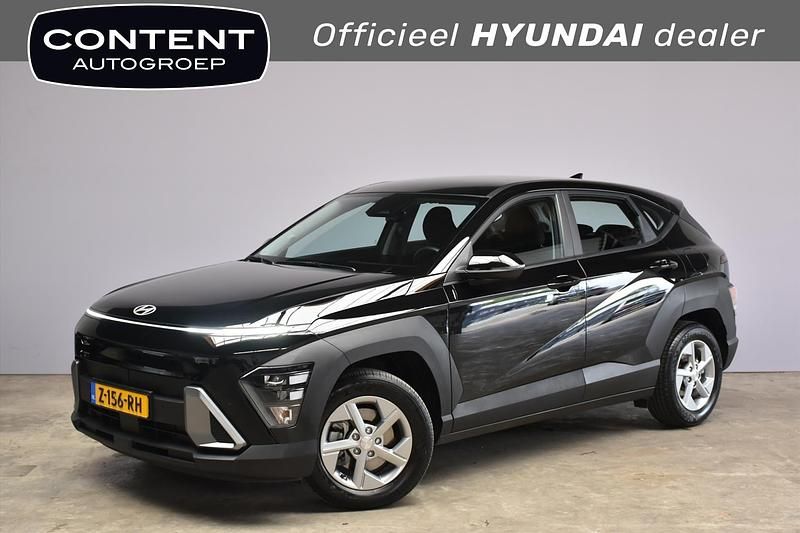 Zwart Gebruikt 2024 Hyundai Kona Comfort SUV | € 28.940 (Eerlijke prijs) - Afbeelding 1/4