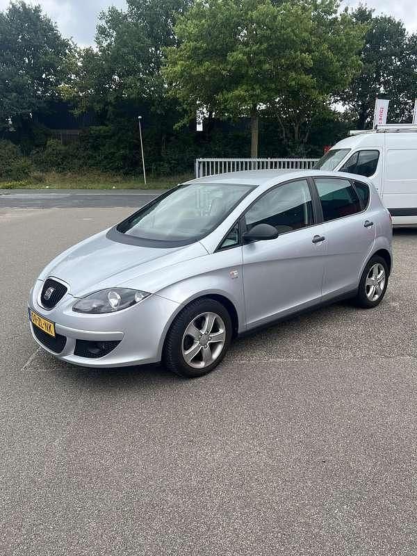 Grijs Gebruikt 2008 Seat Altea MPV | € 1.999 (Eerlijke prijs) - Afbeelding 1/4