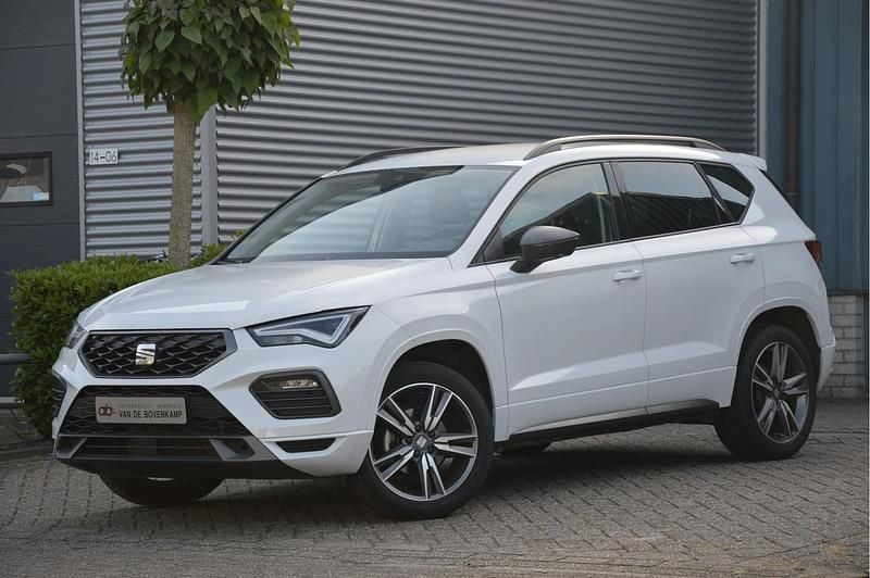 Wit Gebruikt 2023 Seat Ateca FR SUV | € 31.950 (Eerlijke prijs) - Afbeelding 1/4