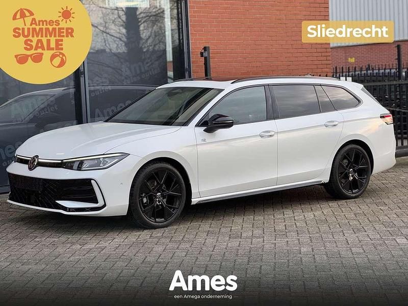 Wit Gebruikt 2025 VW Passat R-line Edition Stationwagen | € 46.950 - Afbeelding 1/3