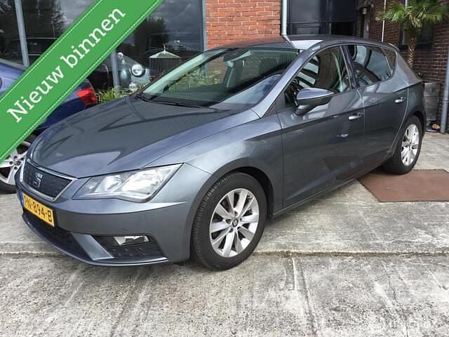 Grijs Gebruikt 2017 Seat Leon Business Hatchback | € 10.400 (Eerlijke prijs) - Afbeelding 1/4