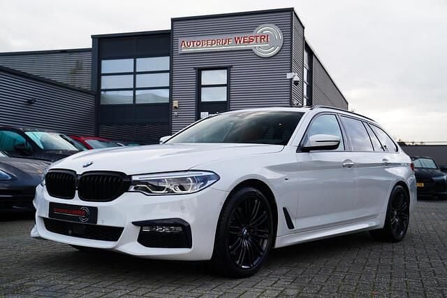 Wit Gebruikt 2018 BMW 530 Executive Stationwagen | € 27.995 (Goede deal) - Afbeelding 1/4
