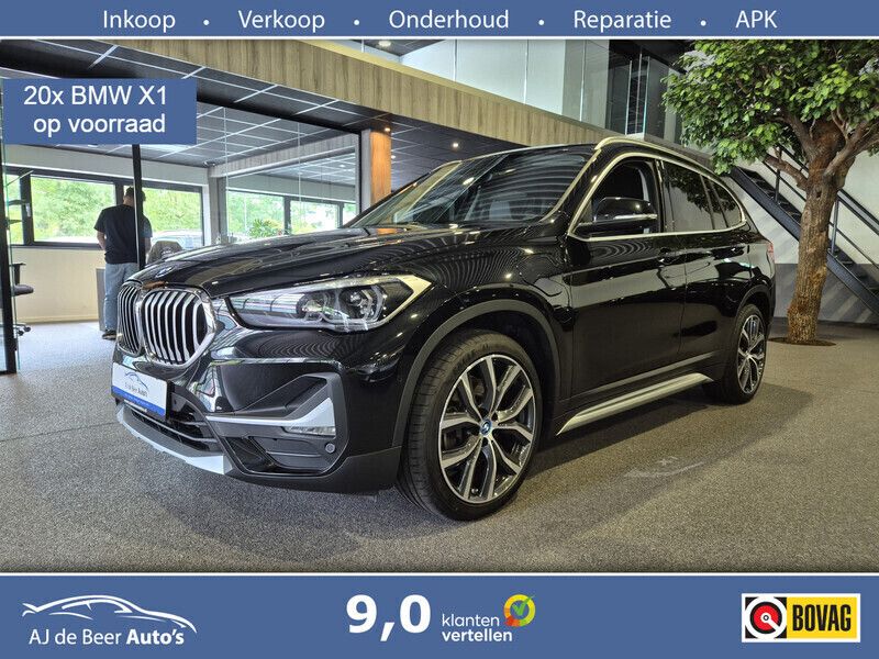 Zwart Gebruikt 2022 BMW X1 Executive SUV | € 32.990 (Eerlijke prijs) - Afbeelding 1/4