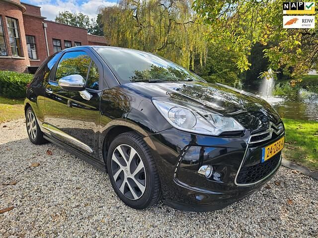Zwart Gebruikt 2012 Citroën DS3 Chic Hatchback | € 6.999 (Iets duurder) - Afbeelding 1/4
