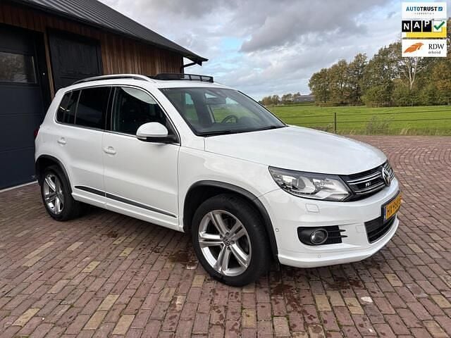Wit Gebruikt 2016 VW Tiguan R-line Edition SUV | € 17.900 (Super prijs) - Afbeelding 1/4