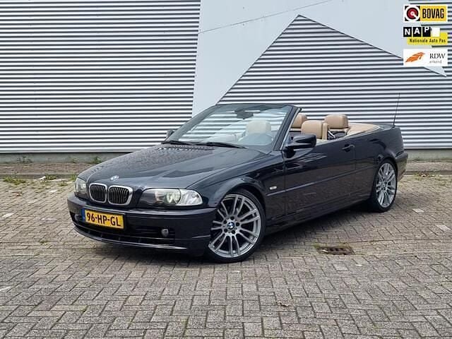Zwart Occasion 2001 BMW 325 Executive Cabriolet | € 7.750 (Goede deal) - Afbeelding 1/4