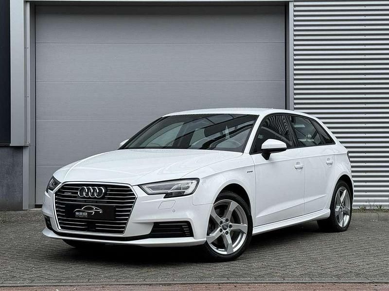 Wit Gebruikt 2018 Audi A3 Sportback e-tron Sport Sedan | € 16.800 (Duur) - Afbeelding 1/4