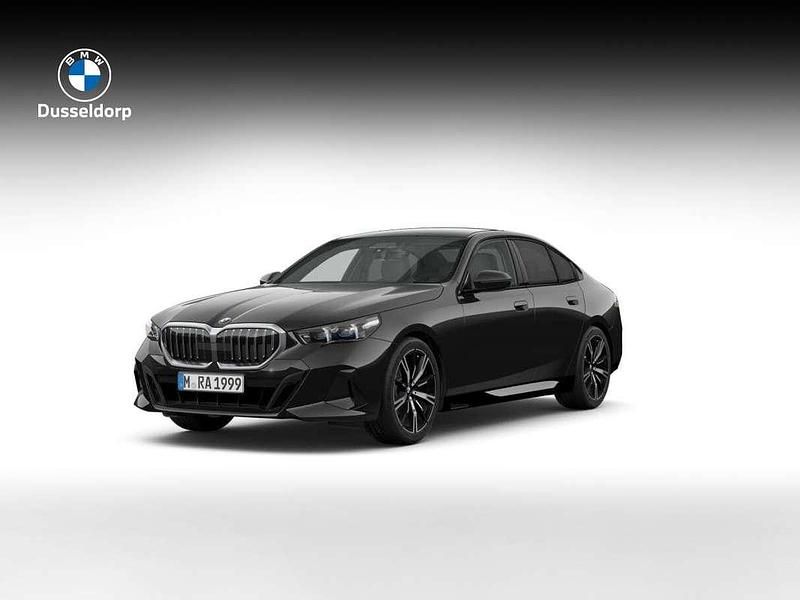 Zwart Nieuw 2025 BMW 520 Comfort Edition Sedan | € 84.310 (Duur) - Afbeelding 1/4