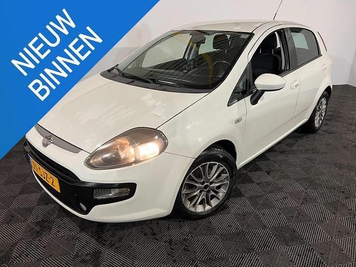 Wit Gebruikt 2011 Fiat Punto Evo Hatchback | € 2.100 (Goede deal) - Afbeelding 1/4