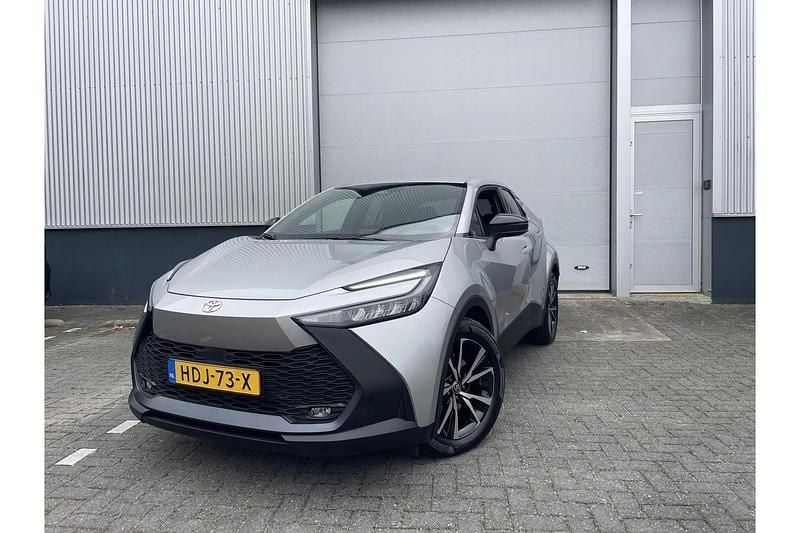 Grijs Gebruikt 2025 Toyota C-HR+ SUV | € 36.844 - Afbeelding 1/1