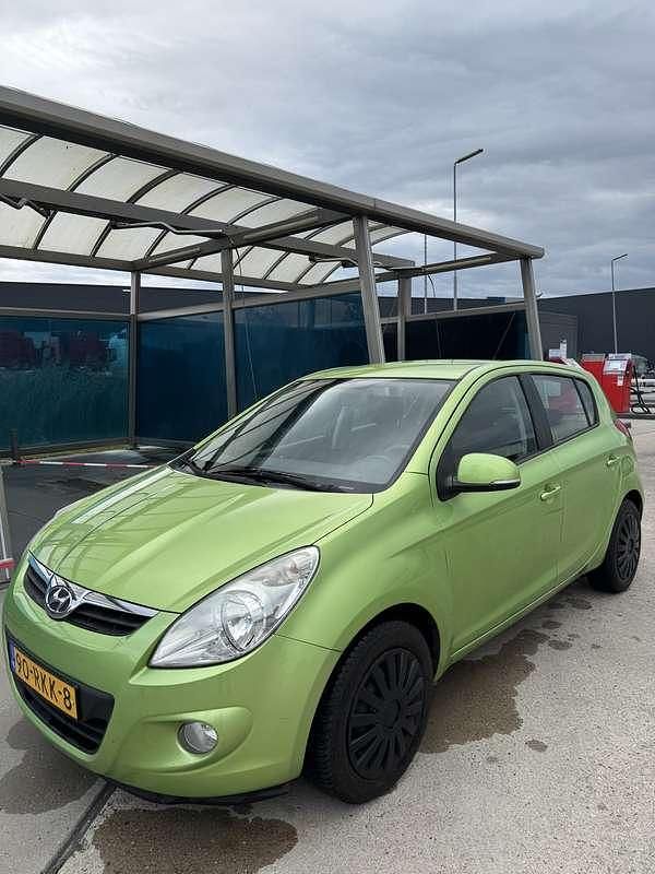 Groen Occasion 2011 Hyundai i20 MPV | € 2.550 (Eerlijke prijs) - Afbeelding 1/4