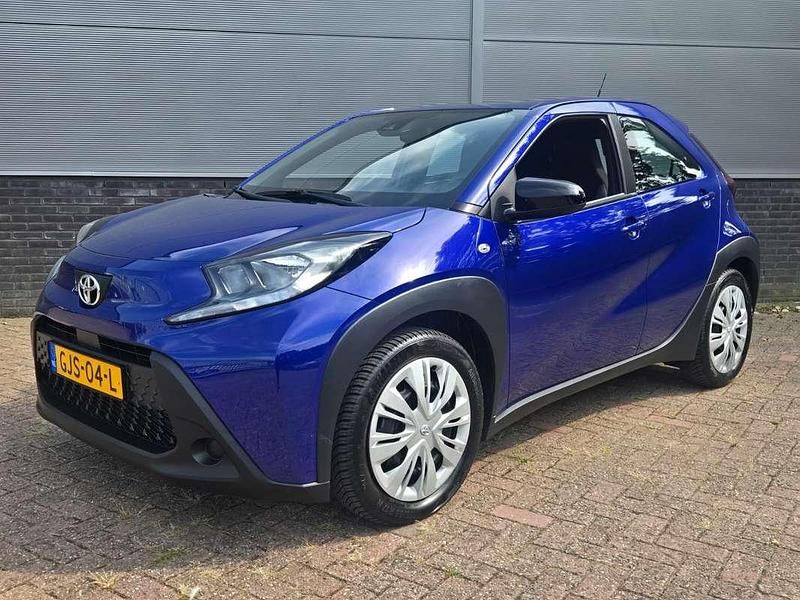 Blauw Gebruikt 2024 Toyota Aygo Play Hatchback | € 18.980 (Eerlijke prijs) - Afbeelding 1/4