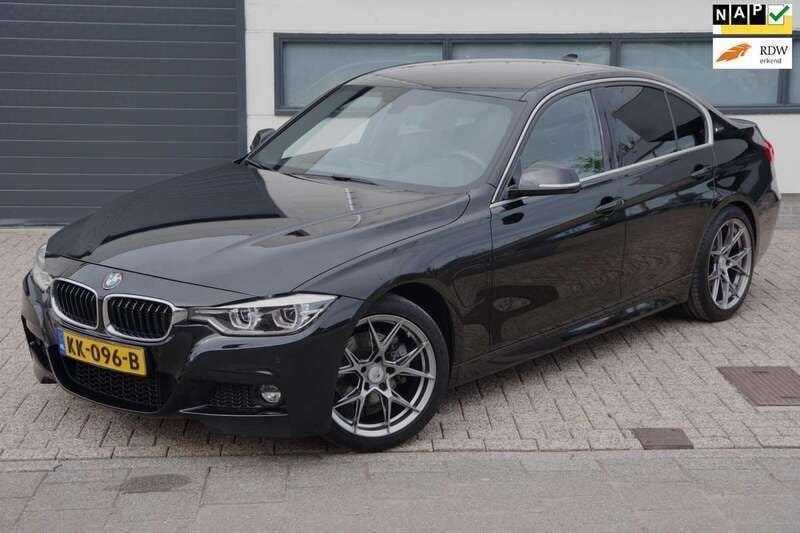 Zwart Gebruikt 2016 BMW 330e M Sport Sedan | € 18.950 (Eerlijke prijs) - Afbeelding 1/4