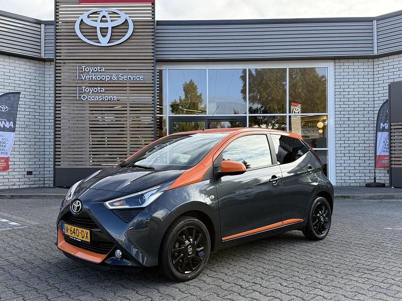 Grijs Gebruikt 2021 Toyota Aygo X SUV | € 11.740 - Afbeelding 1/4