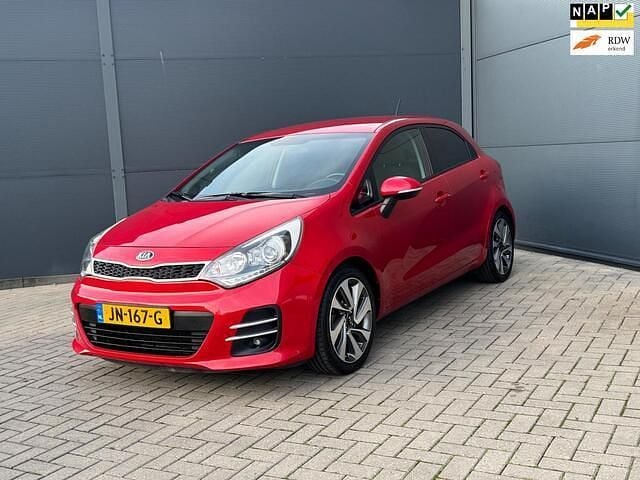 Rood (metallic) Gebruikt 2016 Kia Rio Hatchback | € 9.950 (Eerlijke prijs) - Afbeelding 1/4