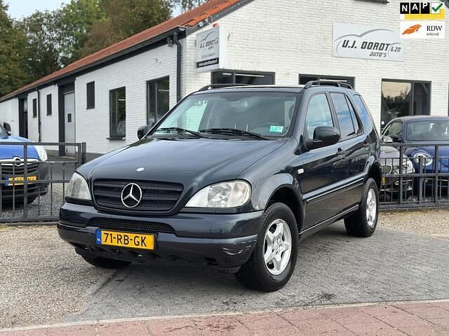 Blauw Gebruikt 2002 Mercedes 320 SUV | € 3.999 (Eerlijke prijs) - Afbeelding 1/4