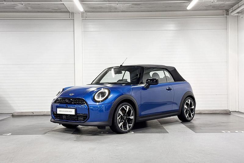 Nieuw Mini Cooper Cabriolet Favoured 163 PK (119 kW) 2025 Icy sunshine blue (c6l) (licht blauw) Cabriolet