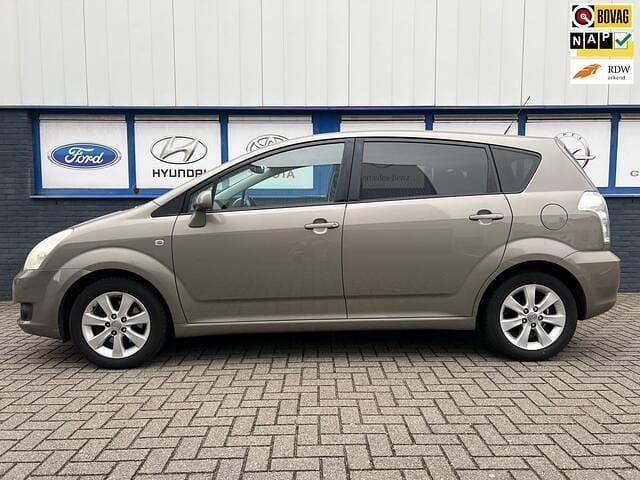 Beige Gebruikt 2008 Toyota Verso Luna MPV | € 3.945 (Eerlijke prijs) - Afbeelding 1/4