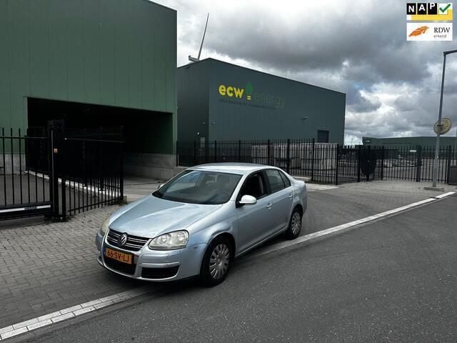 Grijs Gebruikt 2006 VW Jetta Trendline Sedan | € 1.150 (Super prijs) - Afbeelding 1/4
