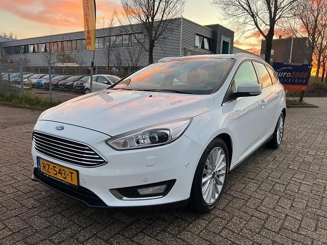 Wit Gebruikt 2018 Ford Focus Titanium Stationwagen | € 10.950 (Goede deal) - Afbeelding 1/4