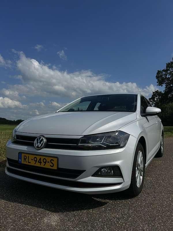 Wit Gebruikt 2018 VW Polo Comfortline Hatchback | € 11.500 (Iets duurder) - Afbeelding 1/4