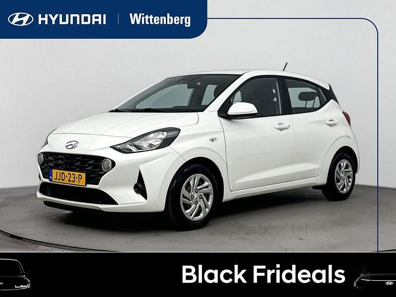 Wit Gebruikt 2021 Hyundai i10 Comfort Hatchback | € 13.400 (Eerlijke prijs) - Afbeelding 1/3