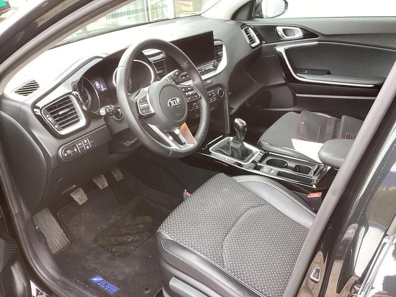 Occasion Kia Ceed 2020 Zwart Hatchback