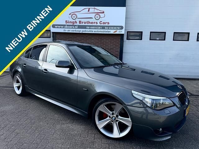 Grijs, metallic lak Gebruikt 2007 BMW 525 M Sport Sedan | € 7.499 (Eerlijke prijs) - Afbeelding 1/4