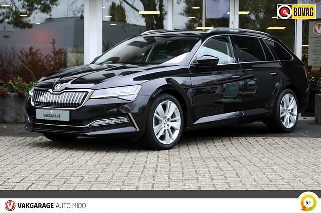 Zwart Gebruikt 2021 Skoda Superb Ambition Stationwagen | € 26.950 (Eerlijke prijs) - Afbeelding 1/4