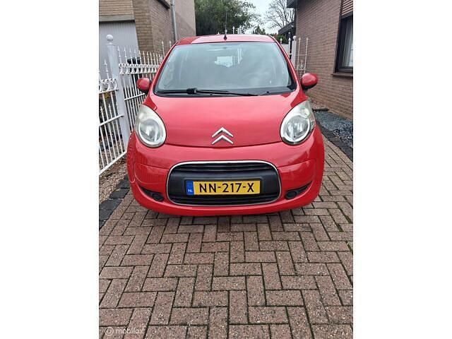 Rood Gebruikt 2010 Citroën C1 Hatchback | € 1.950 (Goede deal) - Afbeelding 1/4
