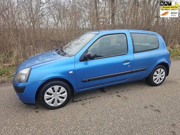 Blauw Gebruikt 2003 Renault Clio II Expression Hatchback | € 1.450 (Eerlijke prijs) - Afbeelding 1/4