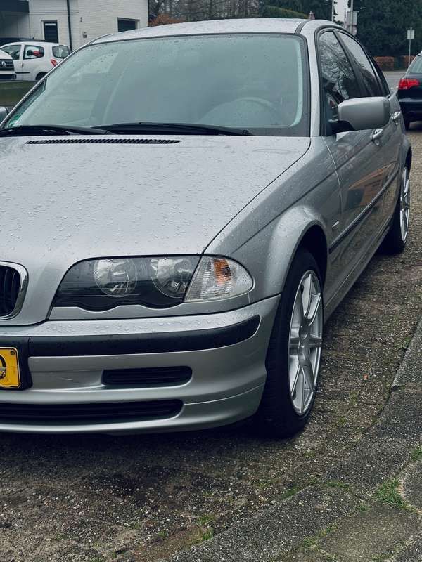 Grijs Gebruikt 1999 BMW 316 Sedan | € 6.000 - Afbeelding 1/4