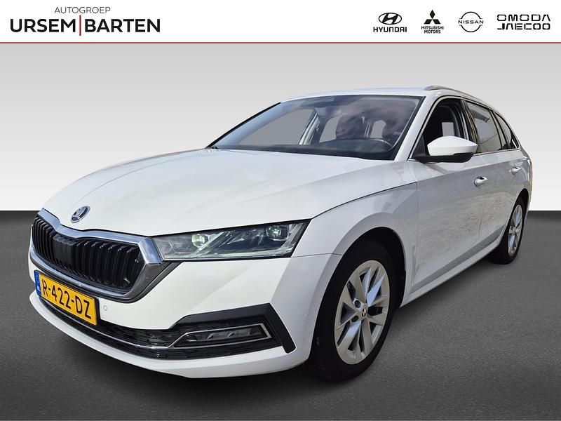 Wit Occasion 2021 Skoda Octavia First Edition Stationwagen | € 19.430 (Goede deal) - Afbeelding 1/4