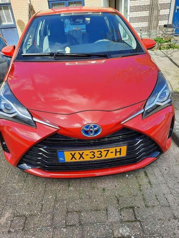 Rood Gebruikt 2019 Toyota Yaris Active Hatchback | € 16.650 (Eerlijke prijs) - Afbeelding 1/4