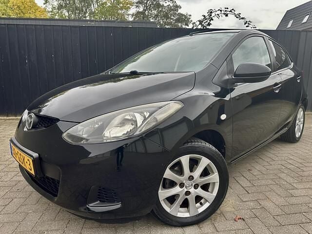 Zwart Occasion 2008 Mazda 2 Touring Hatchback | € 2.290 (Eerlijke prijs) - Afbeelding 1/4