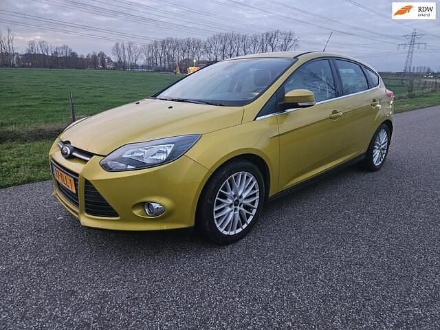 Geel Occasion 2012 Ford Focus Trend Hatchback | € 3.250 (Goede deal) - Afbeelding 1/4