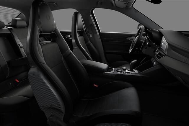 Nieuw Alfa Romeo Giulia Quadrifoglio 520 PK (382 kW) 2025 Rood (metallic) Sedan