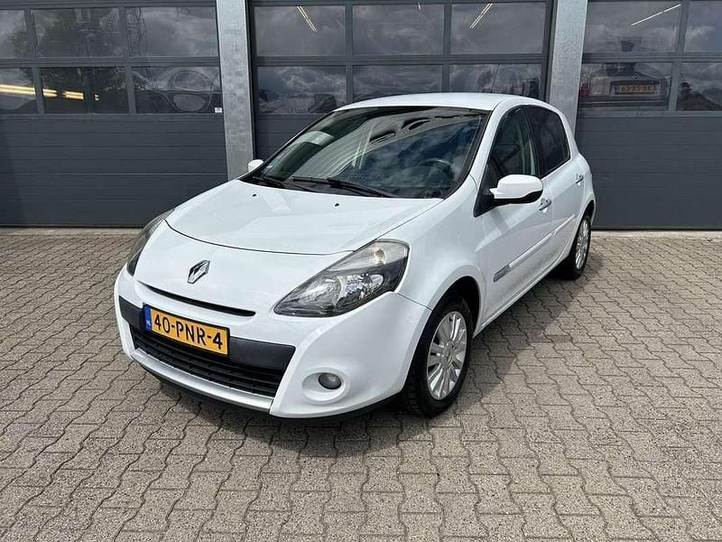 Wit Gebruikt 2011 Renault Clio R.S. Collection Hatchback | € 4.835 (Eerlijke prijs) - Afbeelding 1/4