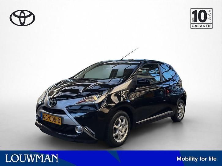 Zwart Occasion 2015 Toyota Aygo X-clusiv Hatchback | € 9.450 (Iets duurder) - Afbeelding 1/4