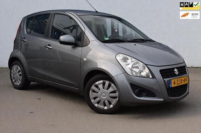 Grijs (metallic) Gebruikt 2015 Suzuki Splash Comfort Hatchback | € 6.888 (Eerlijke prijs) - Afbeelding 1/4