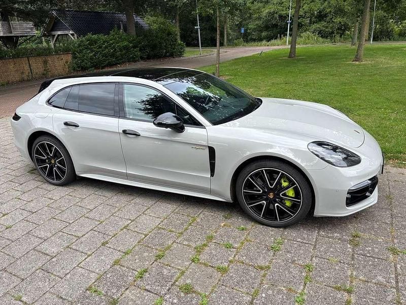 Grijs Gebruikt 2019 Porsche Panamera Sedan | € 72.450 (Goede deal) - Afbeelding 1/4