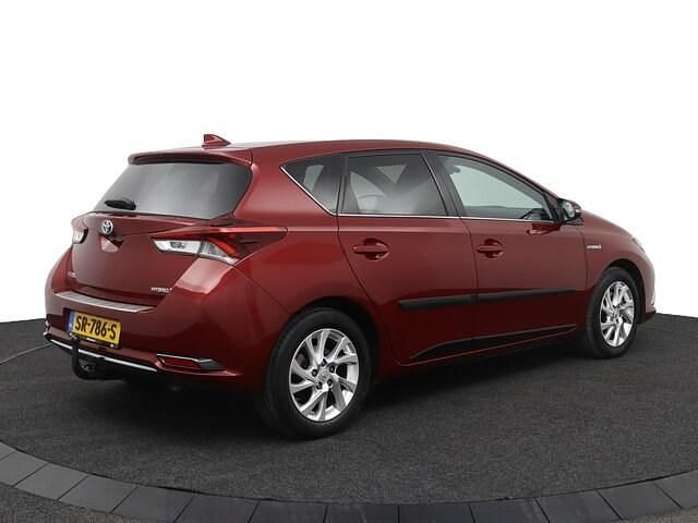 Occasion Toyota Auris Hybrid Executive 136 PK (100 kW) 2018 Rood Hatchback